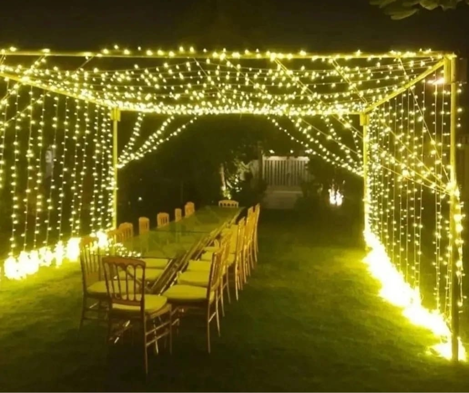 تاجير طاولات وكراسي في الكويت: الدليل الكامل لاختيار الأفضل لمناسباتك